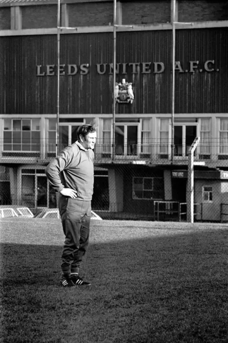 Framed Print : Leeds United. Don Revie trains Juniors at Elland Road