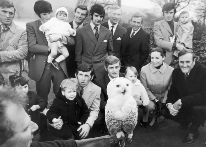 Framed Print : Leeds United players with their families and manager Don Revie at Harewood House