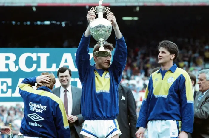 Framed Print : Leeds United are presented with the League Title 1992 League Campaign Framed Print : Leeds United are presented with the League Title 1992 League Campaign