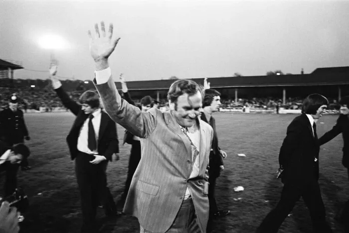 Framed Print : Leeds United reception after winning the FA Cup. Players parade the trophy through Framed Print : Leeds United reception after winning the FA Cup. Players parade the trophy through