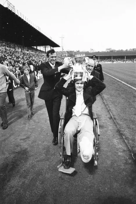 Framed Print : Leeds United reception after winning the FA Cup. Players parade the trophy through Framed Print : Leeds United reception after winning the FA Cup. Players parade the trophy through