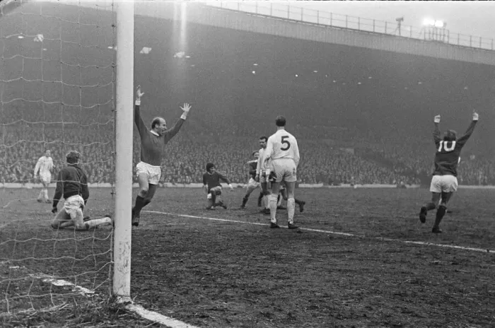 Framed Print : Leeds United verses Manchester United at Elland Road, Leeds, Yorkshire Framed Print : Leeds United verses Manchester United at Elland Road, Leeds, Yorkshire