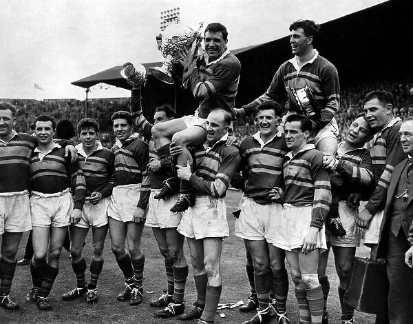 Leeds win Rugby League cup. McLellan, the Leeds captain with cup being chaired by team