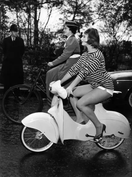 Vintage Cycling Duo Print: Thames Embankment 1898 Art - Main Image