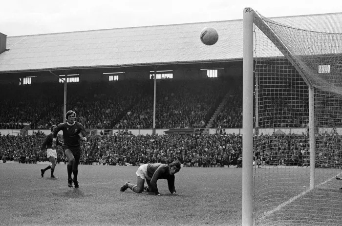Framed Print : Leicester City 1-0 Liverpool, Charity Shield football match at Filbert Street Framed Print : Leicester City 1-0 Liverpool, Charity Shield football match at Filbert Street