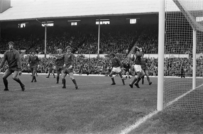 Framed Print : Leicester City 1-0 Liverpool, Charity Shield football match at Filbert Street