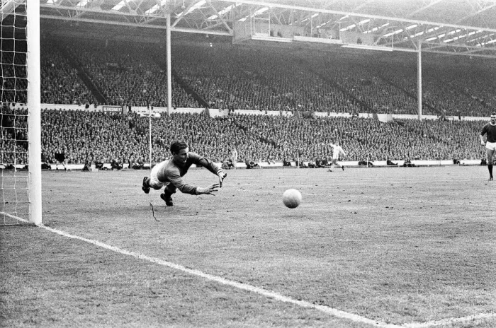 Framed Print : Leicester City 1-3 Manchester United 1963 FA Cup Final 25 / 5 / 1963 Framed Print : Leicester City 1-3 Manchester United 1963 FA Cup Final 25 / 5 / 1963