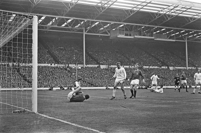 Framed Print : Leicester City 1-3 Manchester United 1963 FA Cup Final 25  /  5  /  1963