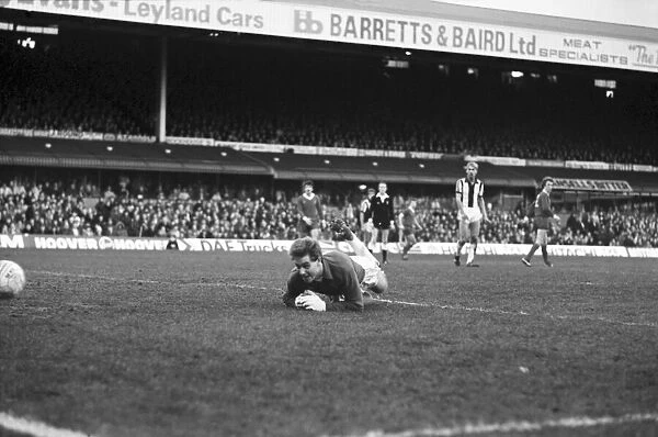 Leicester City 1 v. Manchester United 0. Division One FootballFebruary 1981 MF01-22-053