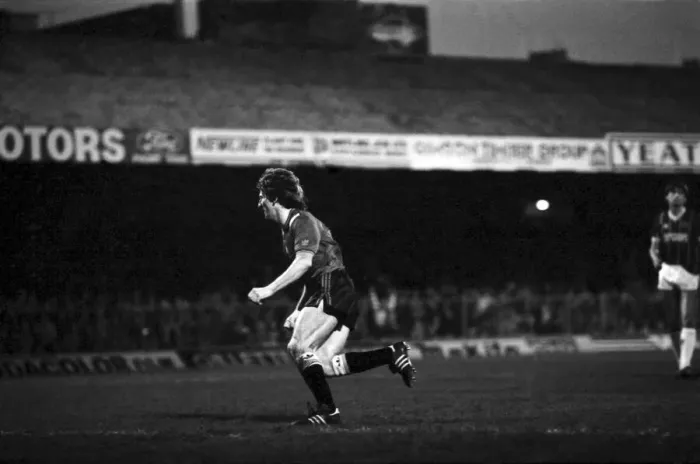 Framed Print : Leicester City 2 v. Manchester United 3. November 1984 MF18-12-044 Framed Print : Leicester City 2 v. Manchester United 3. November 1984 MF18-12-044