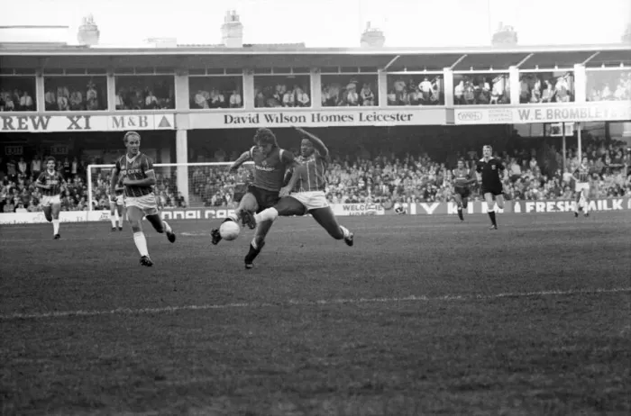 Framed Print : Leicester City 2 v. Manchester United 3. November 1984 MF18-12-028 Framed Print : Leicester City 2 v. Manchester United 3. November 1984 MF18-12-028