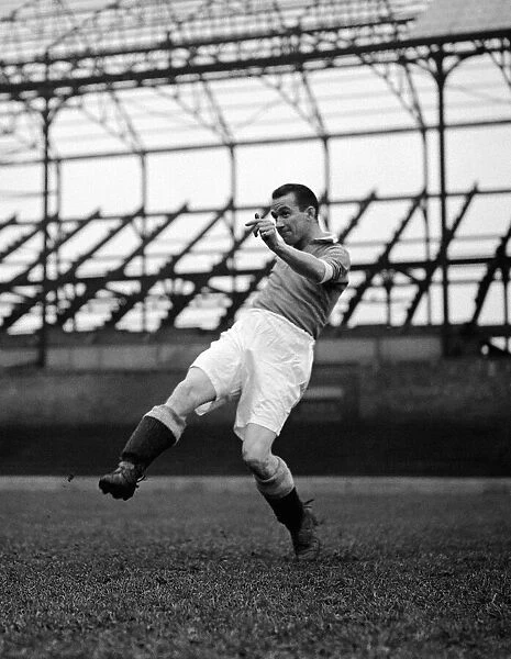 Leicester City footballer Mal Griffiths in training. Circa 1947