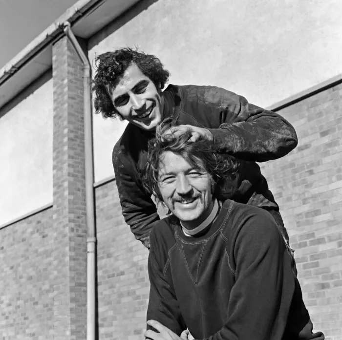 Framed Print : Leicester City goalkeeper Peter Shilton with Frank Worthington on the training pitch
