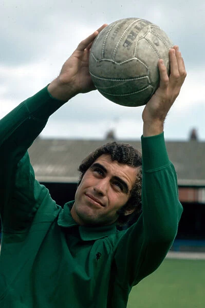 Leicester City goalkeeper Peter Shilton during a training session July 1971