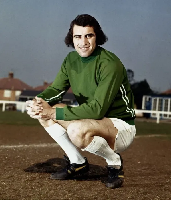 Framed Print : Leicester City goalkeeper Peter Shilton in training May 1973 Framed Print : Leicester City goalkeeper Peter Shilton in training May 1973