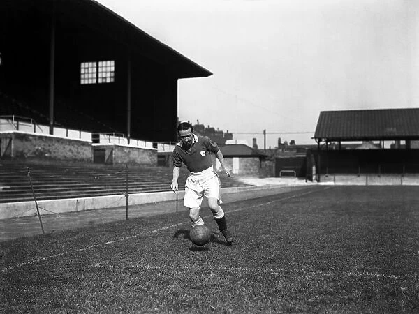 Leicester City team training at Filbert Street. Mal Griffiths. 12th October 1950