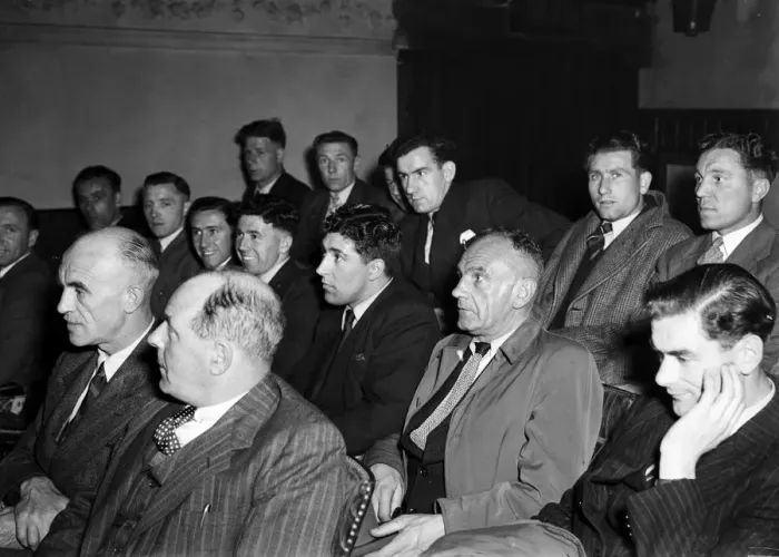 Framed Print : Leicester football team, FA Cup Finalists, pictured during an outing to Stevenage cinema