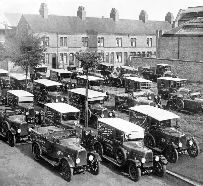 Framed Print : Leicester Mercury vans in the late 1920s at a public garage in Braunstone Gate