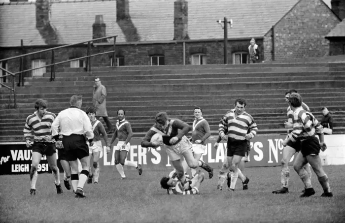 Framed Print : Leigh v. Oldham. Action from the match. November 1969 Z11533-004 Framed Print : Leigh v. Oldham. Action from the match. November 1969 Z11533-004