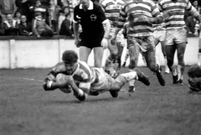 Framed Print : Leigh v. Wigan. Sport Rugby League. Scoring try. December 1985 PR-03-014 Framed Print : Leigh v. Wigan. Sport Rugby League. Scoring try. December 1985 PR-03-014