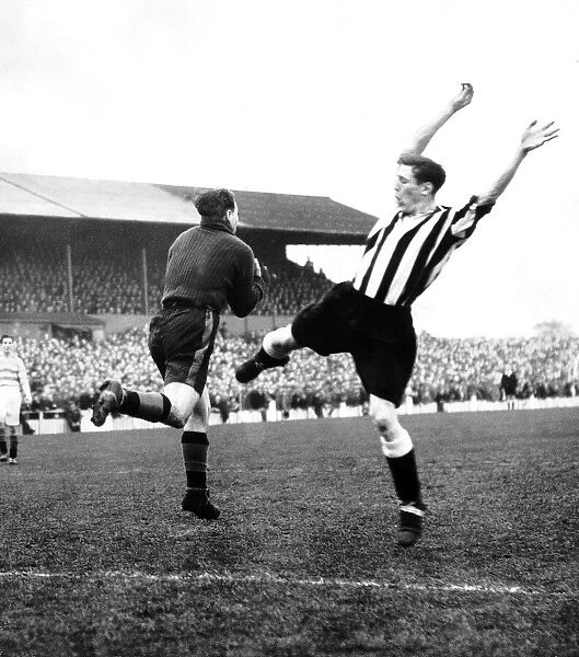 Len Shackleton of Newcastle is beaten to the ball Nov 1947 by the Doncaster