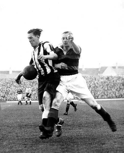 Len Shackleton Newcastle football player in action, 1947