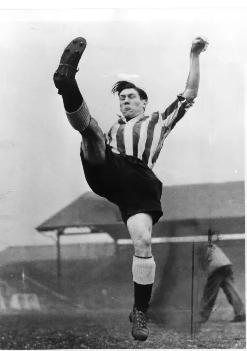 Framed Print : Len Shackleton Sunderland football player December 1948 Framed Print : Len Shackleton Sunderland football player December 1948