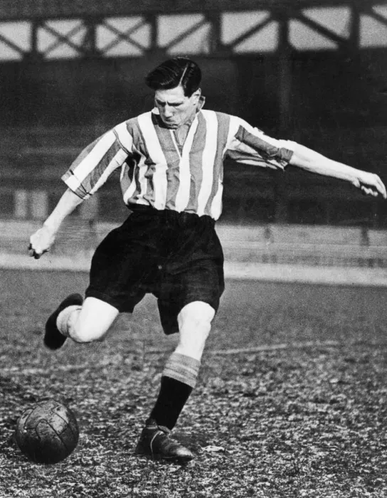 Framed Print : Len Shackleton Sunderland football player December 1948 Framed Print : Len Shackleton Sunderland football player December 1948