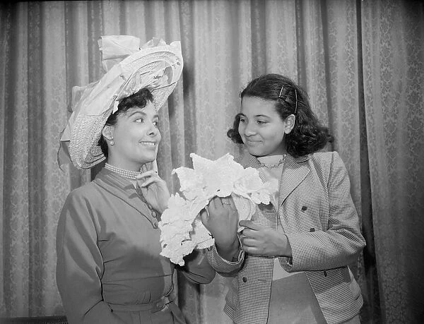 Lena Horne American singer in London with her daughter Gail DM 29  /  6  /  1950