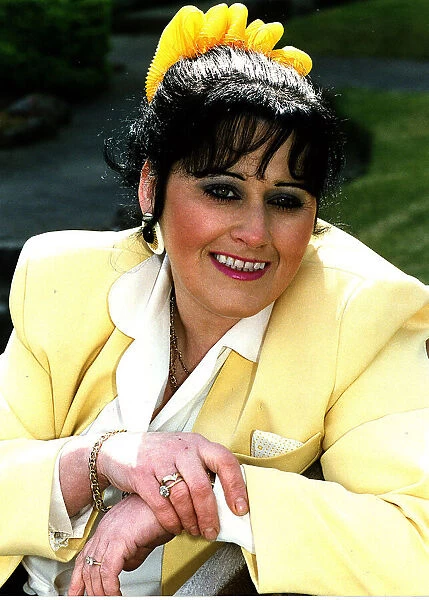Lena Zavaroni cousin Margaret yellow jacket bow at back of hair