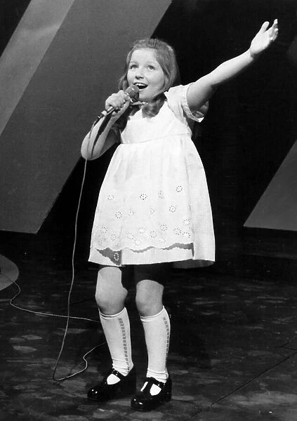 Lena Zavaroni Pop Singer aged 9 years old msi