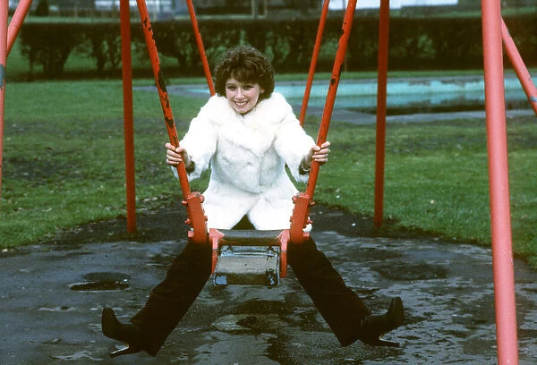 Lena Zavaroni Singer sitting on a swing Dbase MSI