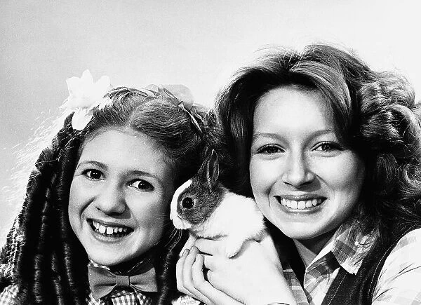 Lena Zavaroni Singer and stage school friend Bonnie Langford who also shot to fame young