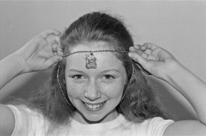 Framed Print : Lena Zavaroni wears a Daily Mirror Pop Club T-Shirt and a Daily Mirror Pop Club Pendant