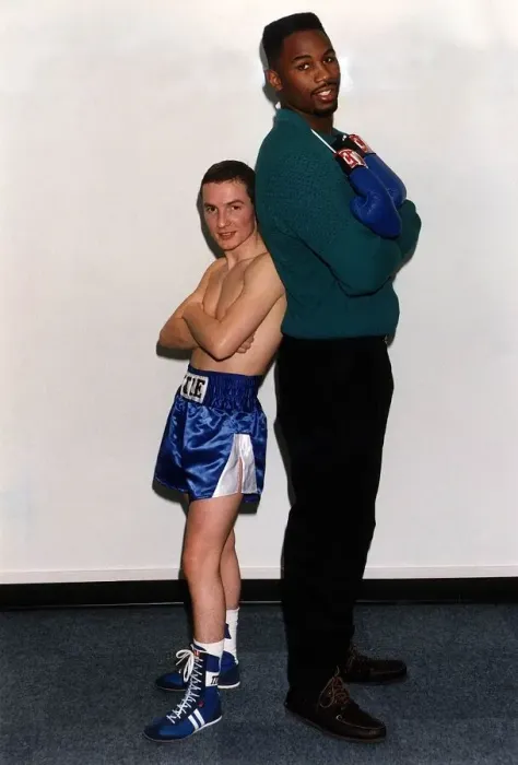 Framed Print : Lennox Lewis Heavyweight Boxer stands well over Mickey Cantwell Framed Print : Lennox Lewis Heavyweight Boxer stands well over Mickey Cantwell