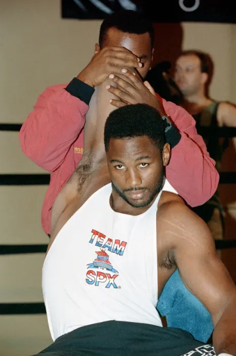 Framed Print : Lennox Lewis training ahead of his world title bout with Tony Tucker. Circa May1993 Framed Print : Lennox Lewis training ahead of his world title bout with Tony Tucker. Circa May1993