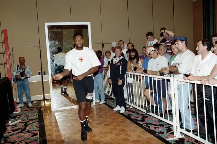 Framed Print : Lennox Lewis training ahead of his world title bout with Tony Tucker. Circa May1993 Framed Print : Lennox Lewis training ahead of his world title bout with Tony Tucker. Circa May1993