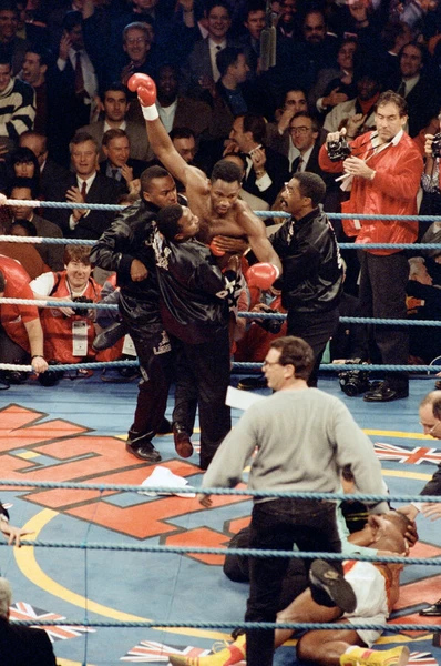 Lennox Lewis vs Donovan Razor Ruddock. Lewis retained his British