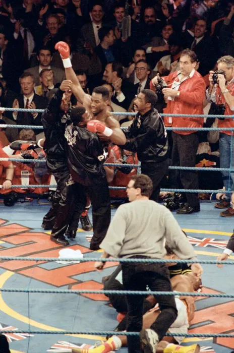 Framed Print : Lennox Lewis vs Donovan Razor Ruddock. Lewis retained his British Framed Print : Lennox Lewis vs Donovan Razor Ruddock. Lewis retained his British