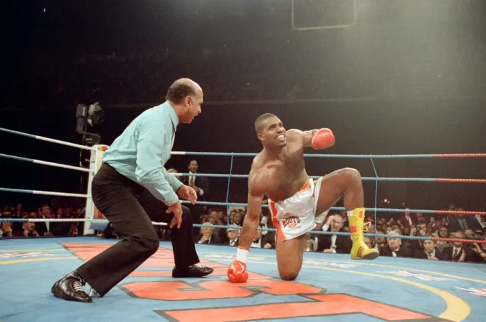 Framed Print : Lennox Lewis vs Donovan Razor'Ruddock. Lewis retained his British Framed Print : Lennox Lewis vs Donovan Razor'Ruddock. Lewis retained his British