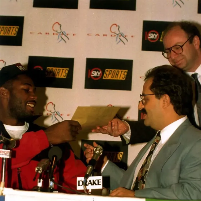 Framed Print : Lennox Lewis former World Heavyweight Boxing Champion being handed a writ by Frank