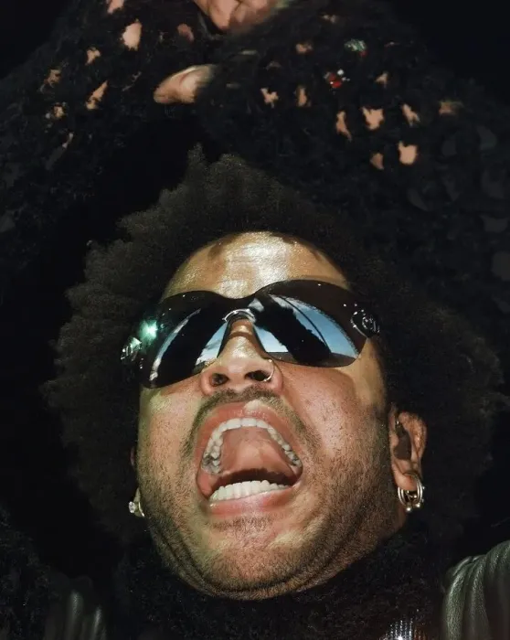 Framed Print : Lenny Kravitz performing on stage June 1999 at the Glastonbury Music Festival Framed Print : Lenny Kravitz performing on stage June 1999 at the Glastonbury Music Festival