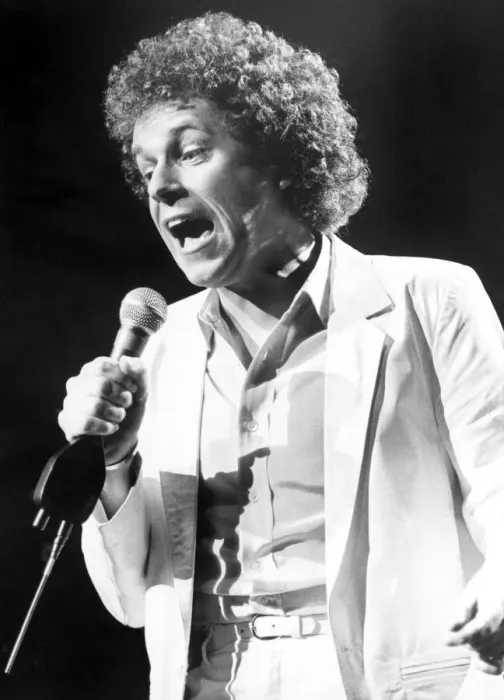 Framed Print : Leo Sayer in concert at Coventrys Apollo theatre 23rd April 1983