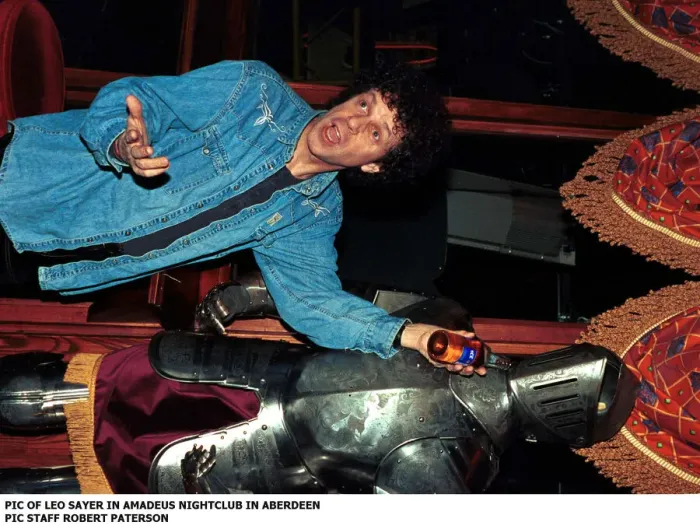 Framed Print : LEO SAYER February 1999 Holding bottle of beer in Amadeus Night club Aberdeen suit Framed Print : LEO SAYER February 1999 Holding bottle of beer in Amadeus Night club Aberdeen suit