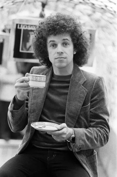 Framed Print : Leo Sayer at a press reception at Wedgies nightclub in the Kings Road, London
