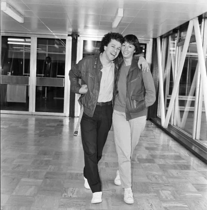 Framed Print : Leo Sayer and his wife Jan at LAP to fly to Los Angeles. 3rd June 1983 Framed Print : Leo Sayer and his wife Jan at LAP to fly to Los Angeles. 3rd June 1983