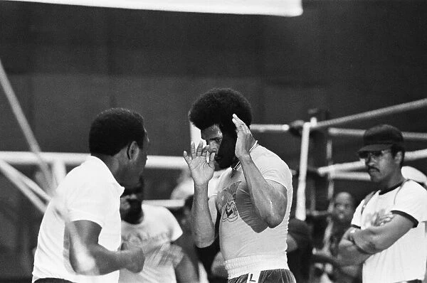Leon Spinks (centre) training ahead of his second fight with Muhammad Ali