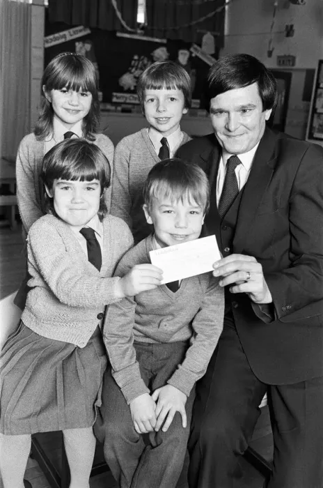 Framed Print : Lepton C of E Church school pupils present cheque for 127 to RNIB appeals organiser Framed Print : Lepton C of E Church school pupils present cheque for 127 to RNIB appeals organiser
