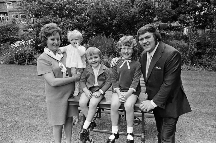 Framed Print : Les Dawson at home at Lytham St Annes, Lancashire, with his wife Margaret