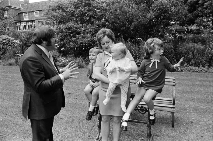 Framed Print : Les Dawson at home at Lytham St Annes, Lancashire, with his wife Margaret